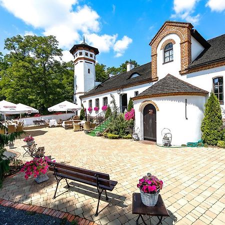 Zameczek Mysliwski Darz Bor Hotel Miloslaw Luaran gambar