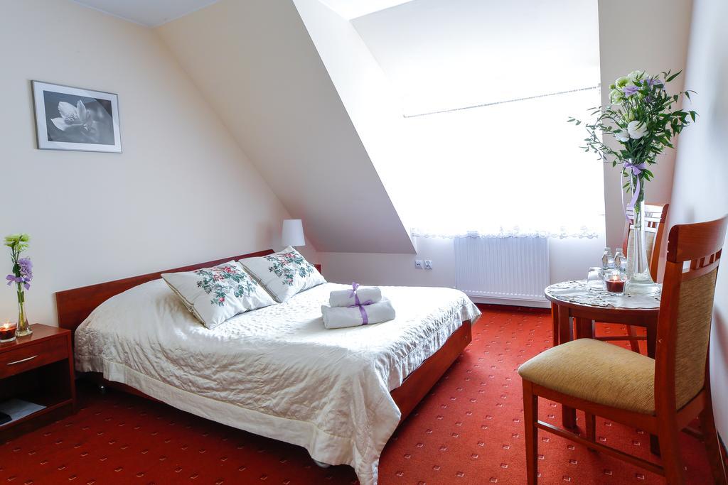 Zameczek Mysliwski Darz Bor Hotel Miloslaw Bilik gambar